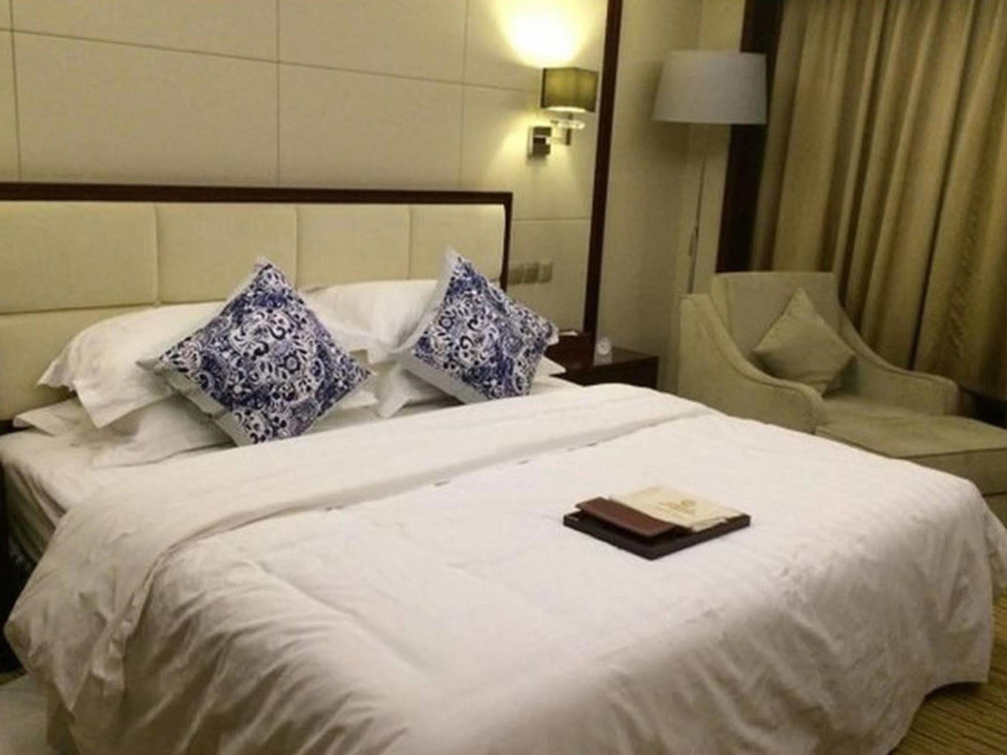 Beijing Guizhou Hotel Экстерьер фото